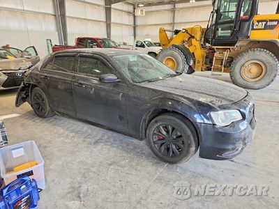 Czwarte zdjęcie samochodu z boku: 2015 CHRYSLER 300 LIMITED VIN:2C3CCAAG4FH930868 - miniatura