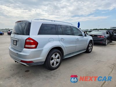 Trzecie zdjęcie samochodu z tyłu: 2011 MERCEDES-BENZ GL 450 4MATIC VIN:4JGBF7BE0BA752640 - miniatura