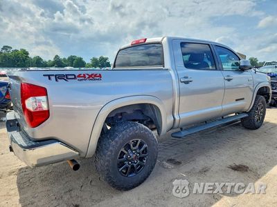 Trzecie zdjęcie samochodu z tyłu: 2018 TOYOTA TUNDRA CREWMAX LIMITED VIN:5TFHW5F18JX770227 - miniatura