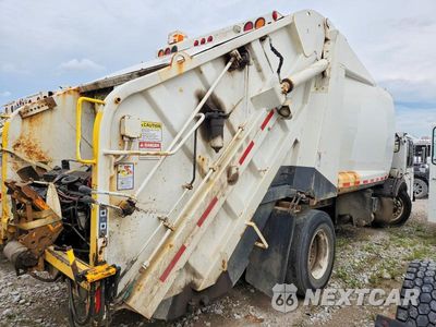 Czwarte zdjęcie samochodu z boku: 2006 CRANE CARRIER LOW ENTRY REFUSE TRUCK VIN:1CYCCK4866T047636 - miniatura