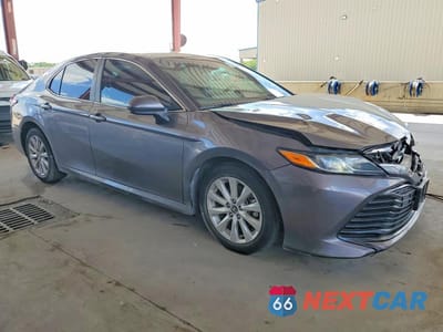 Czwarte zdjęcie samochodu z boku: 2020 TOYOTA CAMRY LE VIN:4T1C11AKXLU998666 - miniatura