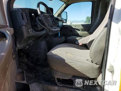 Zdjęcie 7 z 13 samochodu: 2015 GMC SAVANA CUT - BOX TRUCK VIN:1GD373CG3F1131442 - miniatura
