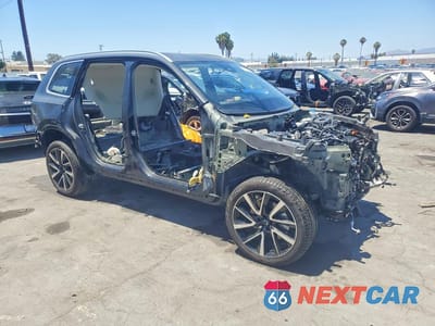 Czwarte zdjęcie samochodu z boku: 2025 VOLVO XC90 PLUS VIN:YV4062JE2S1321973 - miniatura