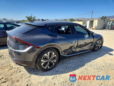 Trzecie zdjęcie samochodu z tyłu: 2023 KIA EV6 WIND VIN:KNDC34LA8P5609883 - miniatura
