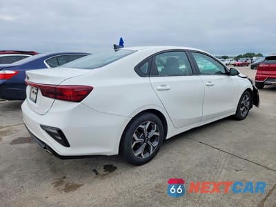Trzecie zdjęcie samochodu z tyłu: 2019 KIA FORTE LXS VIN:3KPF24AD0KE111736 - miniatura