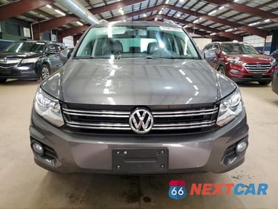 Piąte zdjęcie samochodu w środku: 2015 VOLKSWAGEN TIGUAN S VIN:WVGBV7AX5FW586596 - miniatura