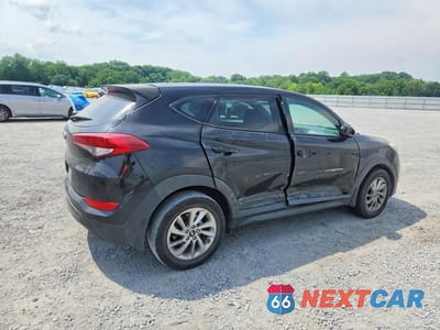 Trzecie zdjęcie samochodu z tyłu: 2018 HYUNDAI TUCSON SE VIN:KM8J23A41JU700603 - miniatura