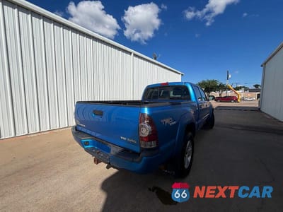 Czwarte zdjęcie samochodu z boku: 2010 TOYOTA TACOMA DOUBLE CAB LONG BED VIN:3TMMU4FN3AM022928 - miniatura
