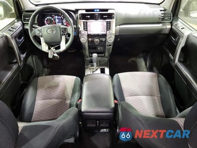 Zdjęcie 8 z 13 samochodu: 2024 TOYOTA 4RUNNER SR5 VIN:JTEEU5JR0R5314523 - miniatura