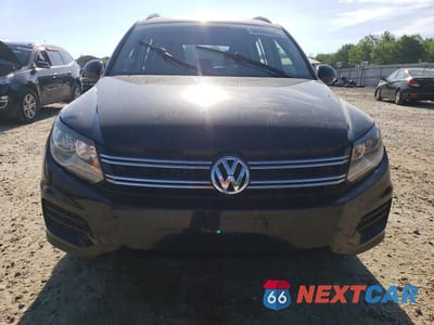 Piąte zdjęcie samochodu w środku: 2016 VOLKSWAGEN TIGUAN S VIN:WVGBV7AX1GW594647 - miniatura