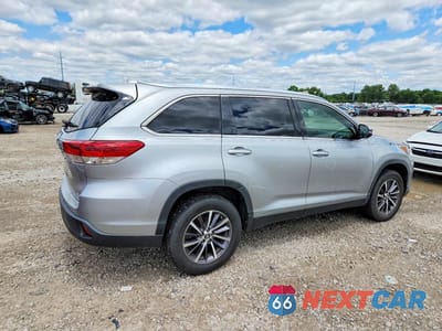 Trzecie zdjęcie samochodu z tyłu: 2019 TOYOTA HIGHLANDER XLE VIN:5TDKZRFH3KS331137 - miniatura