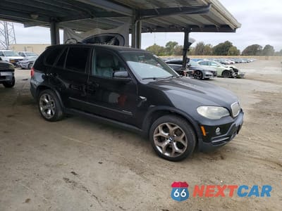 Czwarte zdjęcie samochodu z boku: 2010 BMW X5 XDRIVE48I VIN:5UXFE8C51AL311291 - miniatura