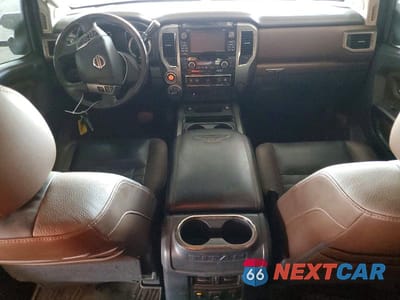 Zdjęcie 8 z 12 samochodu: 2017 NISSAN TITAN XD PLATINUM RESERVE VIN:1N6BA1F47HN564228 - miniatura