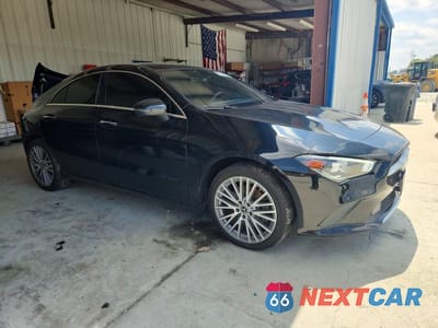 Czwarte zdjęcie samochodu z boku: 2022 MERCEDES-BENZ CLA 250 4MATIC VIN:W1K5J4HB3NN286135 - miniatura
