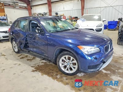 Czwarte zdjęcie samochodu z boku: 2014 BMW X1 XDRIVE28I VIN:WBAVL1C55EVY15523 - miniatura
