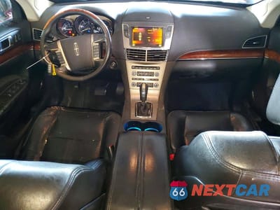 Zdjęcie 8 z 13 samochodu: 2010 LINCOLN MKT VIN:2LMHJ5AR5ABJ29507 - miniatura