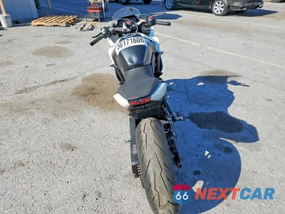 Czwarte zdjęcie samochodu z boku: 2024 SUZUKI GSX800 F VIN:JS1EM13B0R7103270 - miniatura