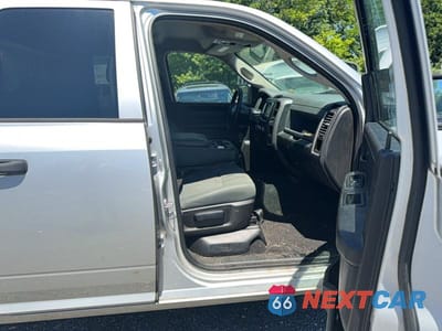 Piąte zdjęcie samochodu w środku: 2019 RAM 1500 CLASSIC TRADESMAN VIN:1C6RR7FTXKS553776 - miniatura
