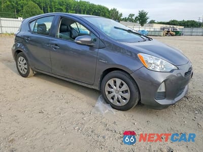 Czwarte zdjęcie samochodu z boku: 2014 TOYOTA PRIUS C THREE VIN:JTDKDTB32E1565177 - miniatura