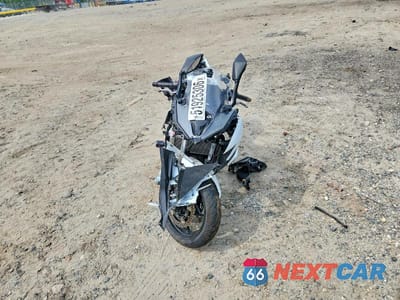 Piąte zdjęcie samochodu w środku: 2020 KAWASAKI EX650 N VIN:ML5EXEN16LDA13247 - miniatura