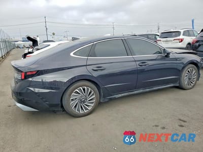 Trzecie zdjęcie samochodu z tyłu: 2024 HYUNDAI SONATA HYBRID VIN:KMHL34JJ3RA086507 - miniatura