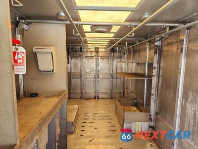 Zdjęcie 11 z 13 samochodu: 2003 FORD E350 DELIVERY TRUCK VIN:1FCKE39L93HB32964 - miniatura