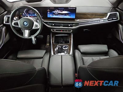 Zdjęcie 8 z 13 samochodu: 2025 BMW X5 XDRIVE50E VIN:5UX43EU08S9Y42193 - miniatura