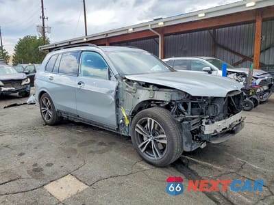 Czwarte zdjęcie samochodu z boku: 2023 BMW X7 XDRIVE40I VIN:5UX23EM07P9N62750 - miniatura