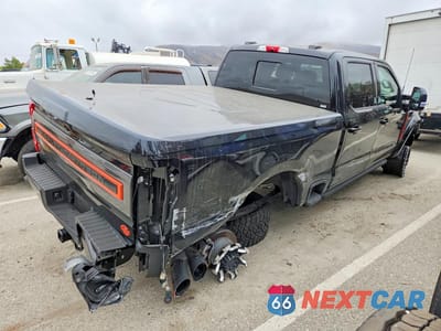 Trzecie zdjęcie samochodu z tyłu: 2025 FORD F250 SUPER DUTY VIN:1FT8W2BM2SEC35471 - miniatura