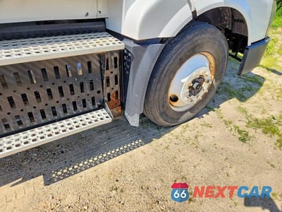 Zdjęcie 9 z 10 samochodu: 2016 VOLVO VNL SEMI TRUCK VIN:4V4N39TG6GN965604 - miniatura