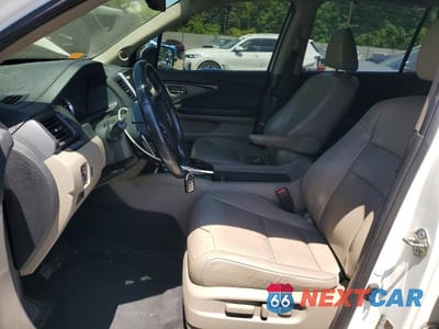Zdjęcie 7 z 14 samochodu: 2017 HONDA PILOT TOURING VIN:5FNYF6H98HB010733 - miniatura