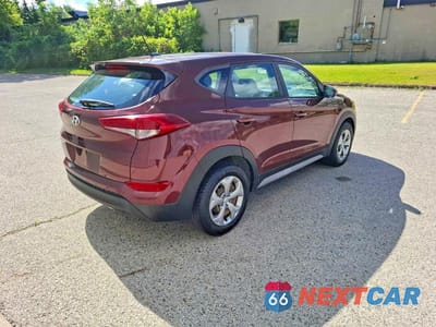 Czwarte zdjęcie samochodu z boku: 2017 HYUNDAI TUCSON SE VIN:KM8J23A48HU540794 - miniatura