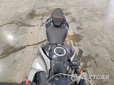 Piąte zdjęcie samochodu w środku: 2023 KAWASAKI ZR900 F VIN:ML5ZRDF18PDA62766 - miniatura
