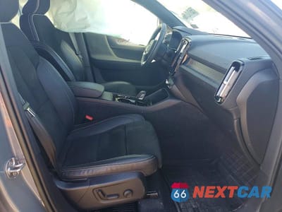 Zdjęcie 7 z 13 samochodu: 2022 VOLVO XC40 T4 R-DESIGN VIN:YV4AC2HM5N2780519 - miniatura