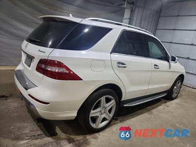 Trzecie zdjęcie samochodu z tyłu: 2014 MERCEDES-BENZ ML 550 4MATIC VIN:4JGDA7DB7EA292844 - miniatura