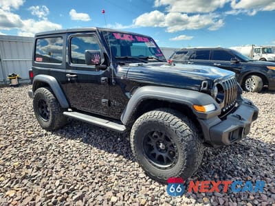 Czwarte zdjęcie samochodu z boku: 2023 JEEP WRANGLER SPORT VIN:1C4GJXAN0PW679497 - miniatura