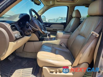 Zdjęcie 7 z 14 samochodu: 2007 GMC YUKON XL DENALI VIN:1GKFK66887J248591 - miniatura