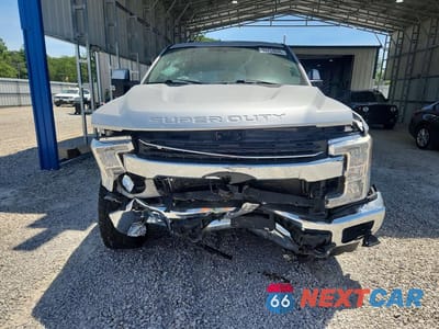 Piąte zdjęcie samochodu w środku: 2017 FORD F250 SUPER DUTY VIN:1FT7W2BT6HEF47658 - miniatura