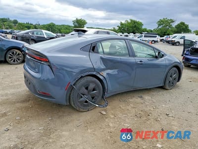 Trzecie zdjęcie samochodu z tyłu: 2025 TOYOTA PRIUS LE VIN:JTDACAAU4S3050369 - miniatura