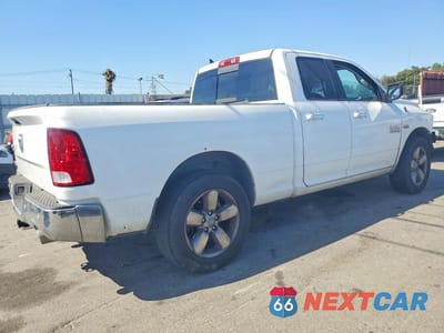 Trzecie zdjęcie samochodu z tyłu: 2018 RAM 1500 SLT VIN:1C6RR6GTXJS157130 - miniatura