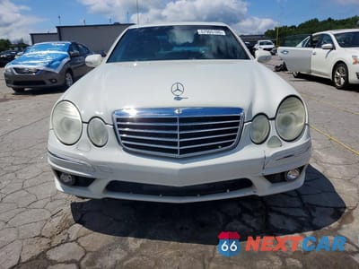 Piąte zdjęcie samochodu w środku: 2009 MERCEDES-BENZ E 550 VIN:WDBUF72X19B377343 - miniatura