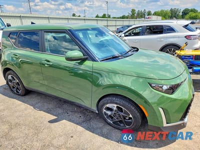 Czwarte zdjęcie samochodu z boku: 2023 KIA SOUL EX VIN:KNDJ33AU1P7208906 - miniatura