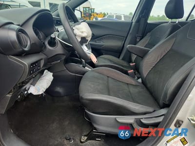 Zdjęcie 7 z 14 samochodu: 2020 NISSAN KICKS S VIN:3N1CP5BV9LL516690 - miniatura