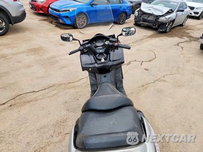 Zdjęcie 6 z 9 samochodu: 2004 HONDA FSC600 D VIN:JH2PF01184K201103 - miniatura