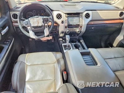 Zdjęcie 8 z 12 samochodu: 2018 TOYOTA TUNDRA CREWMAX LIMITED VIN:5TFHW5F18JX770227 - miniatura