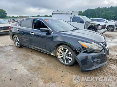 Czwarte zdjęcie samochodu z boku: 2017 NISSAN ALTIMA 2.5 SR VIN:1N4AL3AP3HC152993 - miniatura