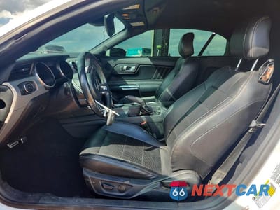 Zdjęcie 7 z 12 samochodu: 2021 FORD MUSTANG VIN:1FATP8UH8M5100868 - miniatura