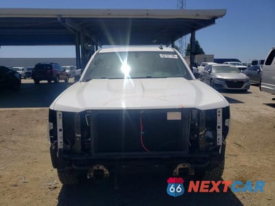 Piąte zdjęcie samochodu w środku: 2018 CHEVROLET SILVERADO C1500 LT VIN:1GCRCREC1JZ251483 - miniatura