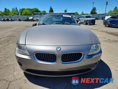 Piąte zdjęcie samochodu w środku: 2005 BMW Z4 3.0 VIN:4USBT53545LT28672 - miniatura