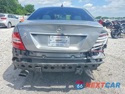 Zdjęcie 6 z 13 samochodu: 2014 MERCEDES-BENZ C 250 VIN:WDDGF4HB5ER303472 - miniatura